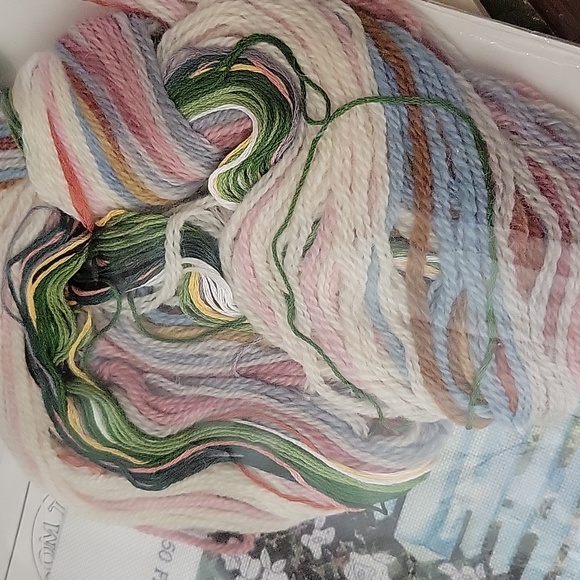 Gallery Collection Crewel Embroidery Kit Bed and Breakfast Scene New Unopened - Picture 8 of 8